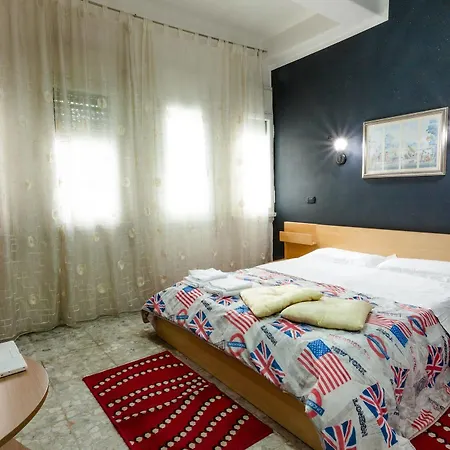 Eva Guest house *